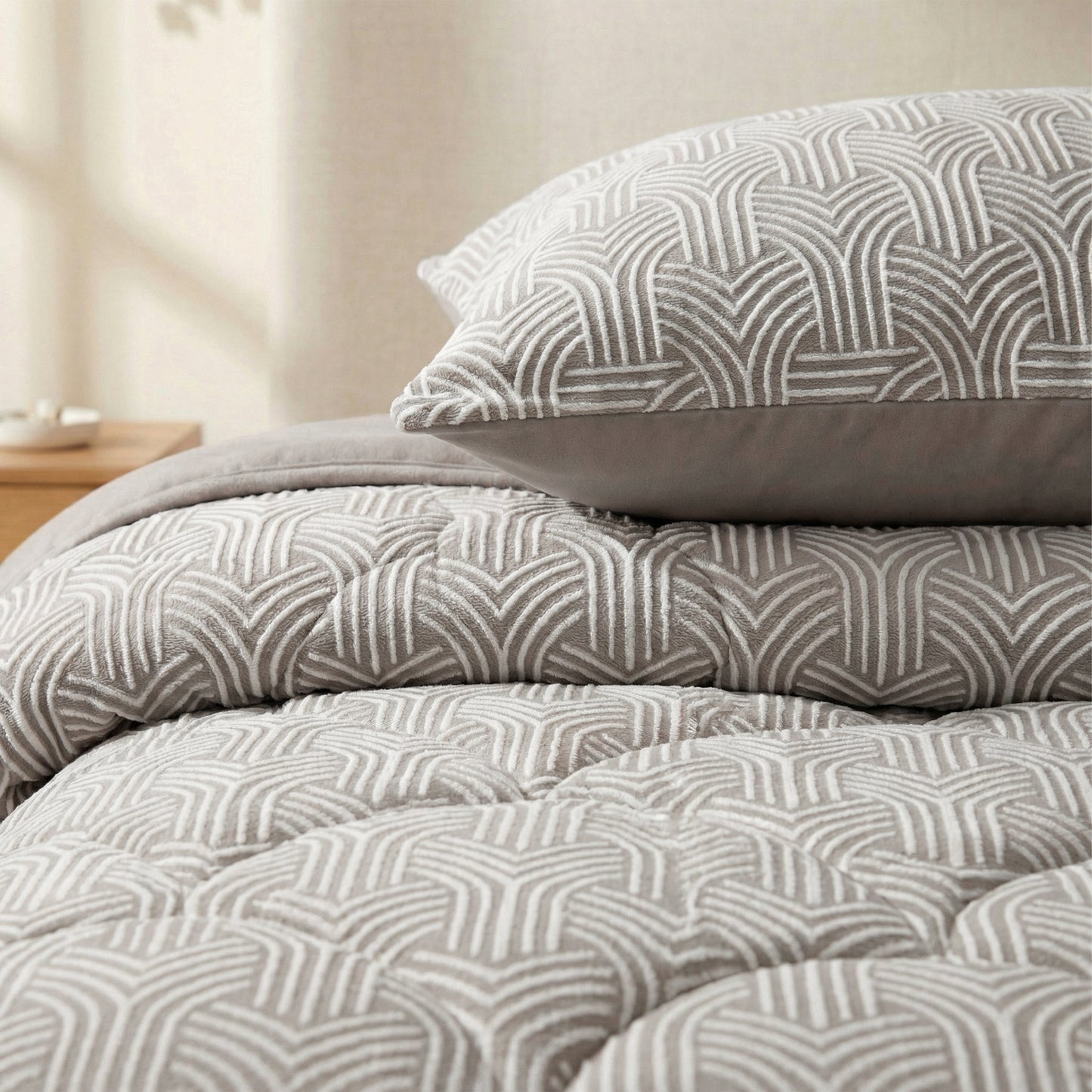 Zelesta Special Flannel Luxe Duvet - Taupe & Grey