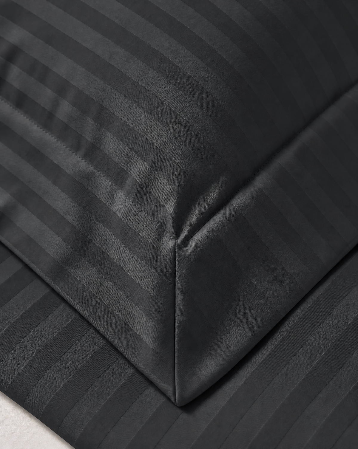 Zelesta Deluxe Hotel Stripe Sans Coutures Satin Cotton Couette - Anthracite