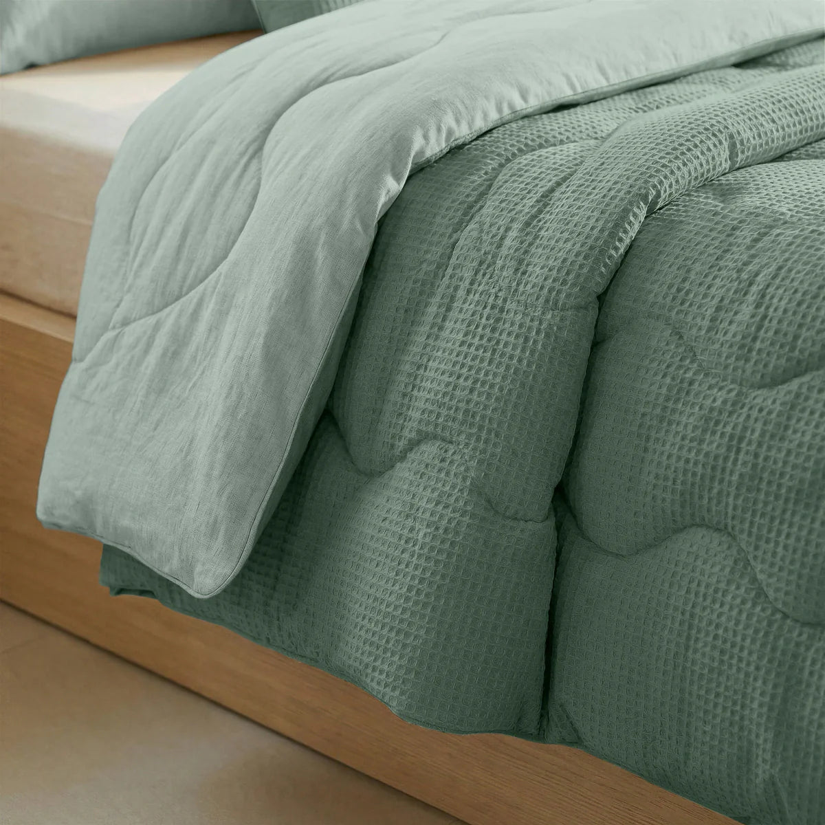 Zelesta Special Cooling Serene Summer Duvet - Sage Green